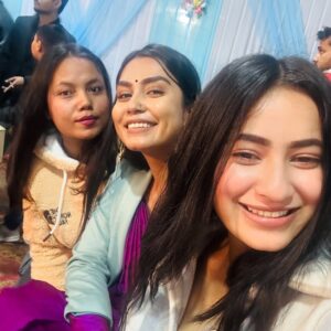 Meenakshi Borah Instagram - Snapshots from the set…caught some amazing moments during our web series shoot…”Chupa-Chupi”…❤️🧿