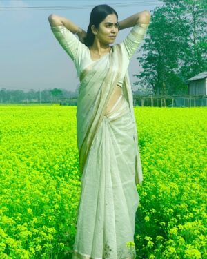 Meenakshi Borah Instagram - Sunshine in a field of gold…💛
.
.
.
.
.
.
.
.
#explore