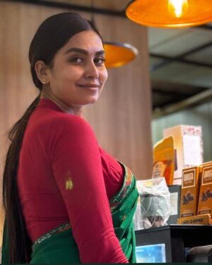 Meenakshi Borah Instagram - উন্মনা মন মোৰ নিয়ে উৰুৱাই…🌸❤️🧿
