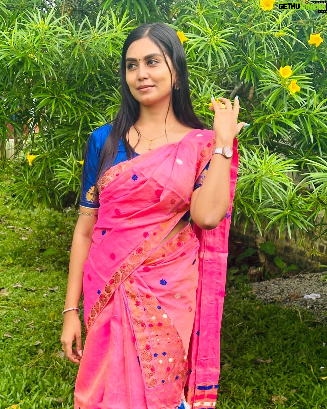 Meenakshi Borah - 7.5K Likes - Laila…❤️
Thank you universe for everything…🧿
.
.
.
.
.
.

#spreadlove #spreadpositivity #explore #olaila #love #foryou