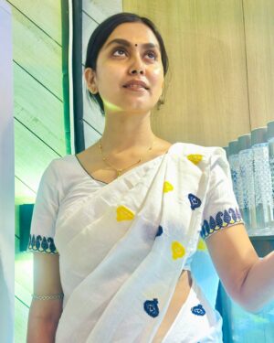 Meenakshi Borah Instagram - 🌻💛🧿