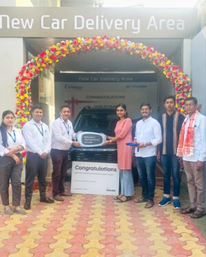 Meenakshi Borah Instagram - Our new member…❤️🧿
Thank you @santa_kumar_das and @rjhyundai family for the smooth delivery of the car…💕
.
.
.
.
.
.
#newcar #celebration #hyundai #foryou #explore #newpost