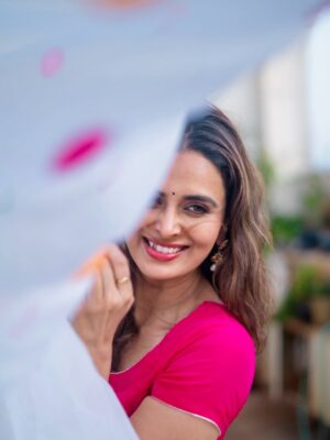 Meenakshi Dixit Instagram - š©· Just š„³
šø @kcmstories.portraits
#meenakshidixit #InstaGood #InstaDaily #InstaMood #ExplorePage #PhotoOfTheDay #InstaVibes #InstaBeauty #ViralClicks #InstaTrend #TrendingNow