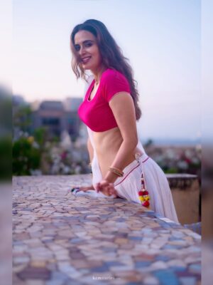 Meenakshi Dixit Instagram - š©· Just š„³
šø @kcmstories.portraits
#meenakshidixit #InstaGood #InstaDaily #InstaMood #ExplorePage #PhotoOfTheDay #InstaVibes #InstaBeauty #ViralClicks #InstaTrend #TrendingNow