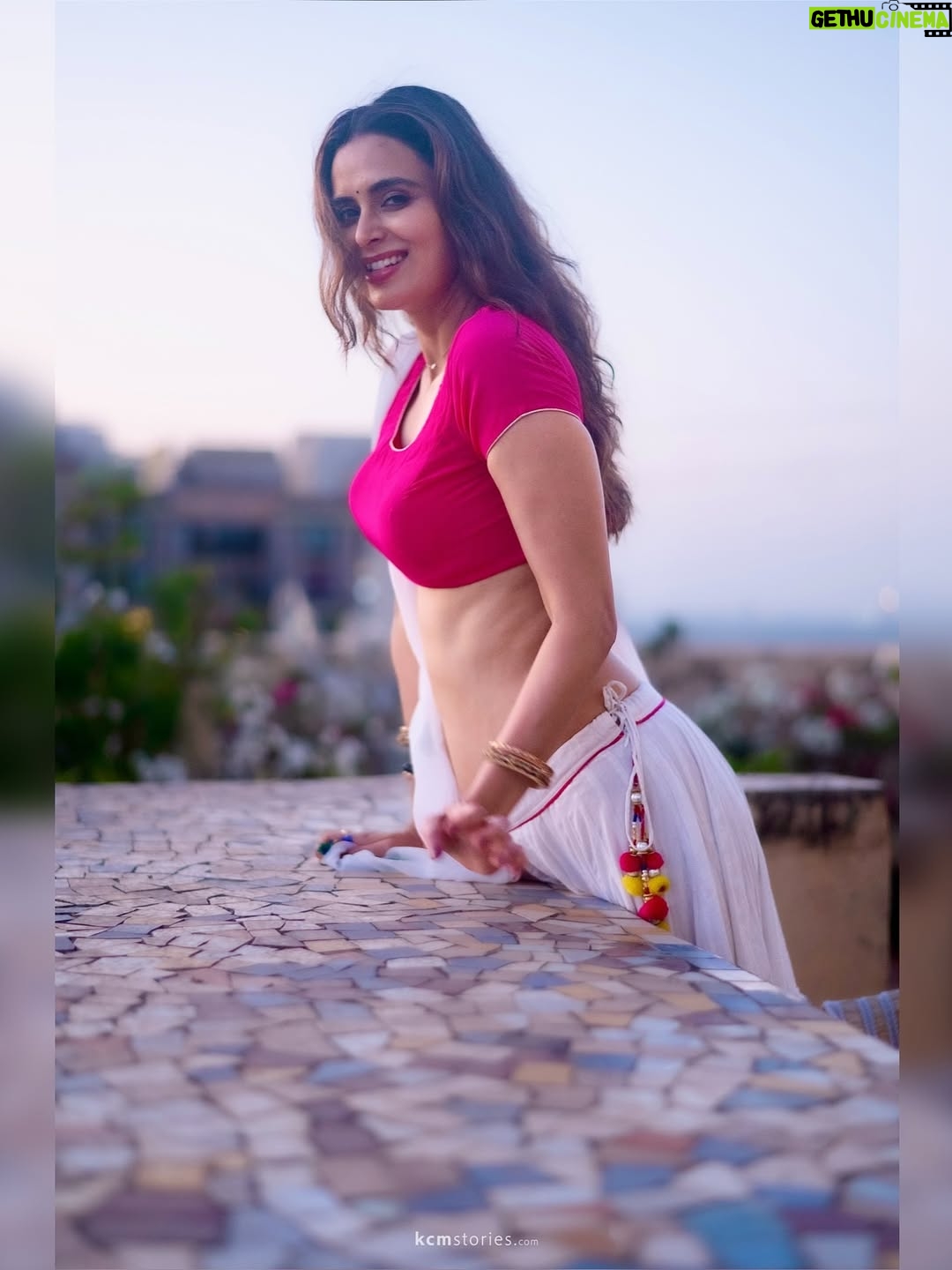 Meenakshi Dixit - 16.5K Likes - 🩷 Just 🥳

📸 @kcmstories.portraits 

#meenakshidixit #InstaGood #InstaDaily #InstaMood #ExplorePage #PhotoOfTheDay #InstaVibes #InstaBeauty #ViralClicks #InstaTrend #TrendingNow