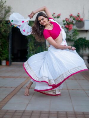 Meenakshi Dixit Instagram - š©· Just š„³
šø @kcmstories.portraits
#meenakshidixit #InstaGood #InstaDaily #InstaMood #ExplorePage #PhotoOfTheDay #InstaVibes #InstaBeauty #ViralClicks #InstaTrend #TrendingNow