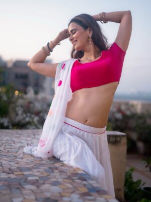 Meenakshi Dixit Instagram - š©· Just š„³
šø @kcmstories.portraits
#meenakshidixit #InstaGood #InstaDaily #InstaMood #ExplorePage #PhotoOfTheDay #InstaVibes #InstaBeauty #ViralClicks #InstaTrend #TrendingNow