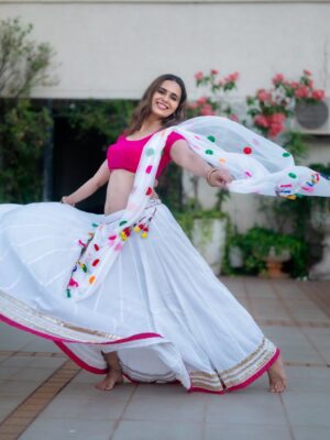 Meenakshi Dixit Instagram - š©· Just š„³
šø @kcmstories.portraits
#meenakshidixit #InstaGood #InstaDaily #InstaMood #ExplorePage #PhotoOfTheDay #InstaVibes #InstaBeauty #ViralClicks #InstaTrend #TrendingNow