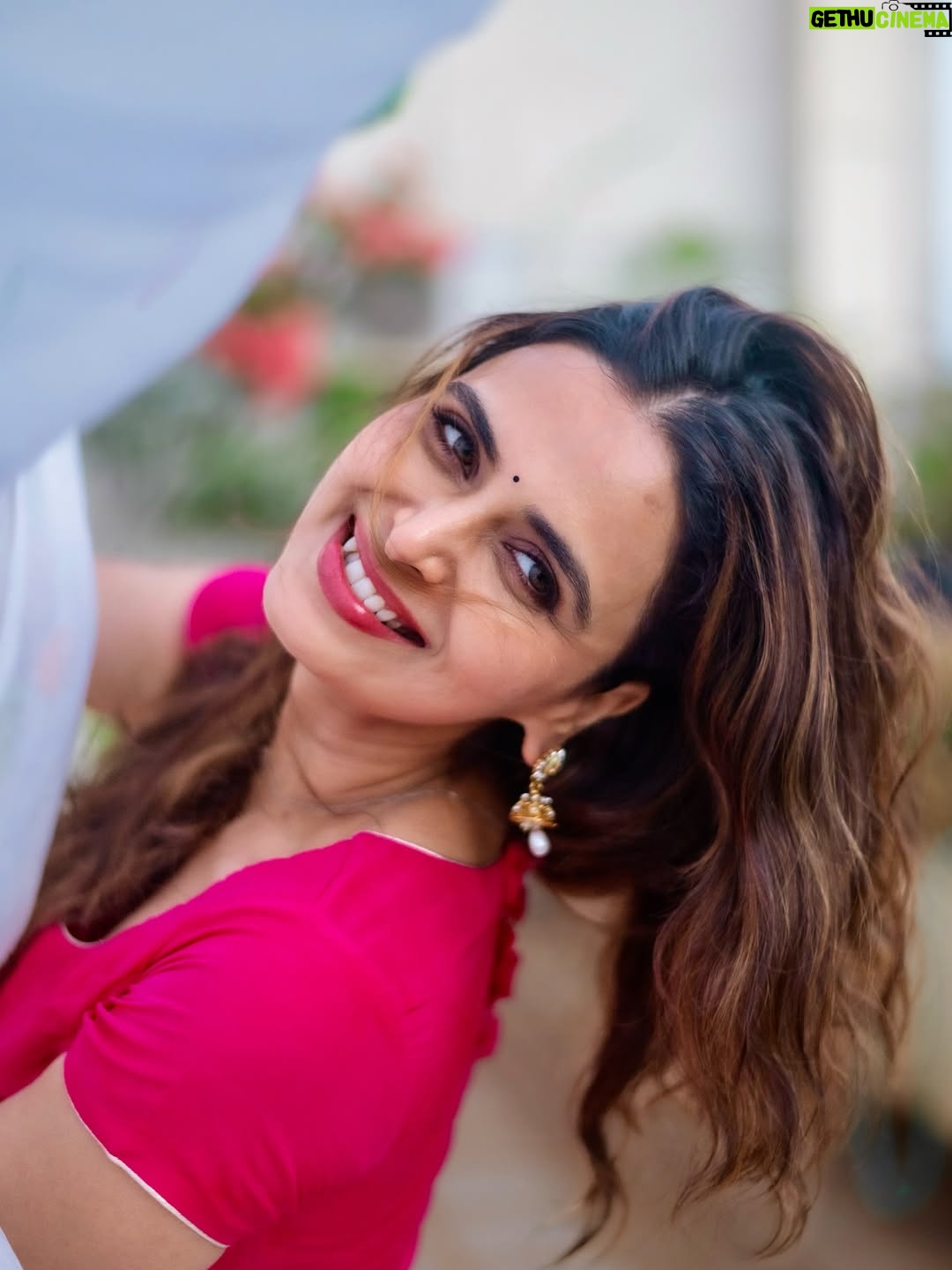 Meenakshi Dixit - 16.5K Likes - 🩷 Just 🥳

📸 @kcmstories.portraits 

#meenakshidixit #InstaGood #InstaDaily #InstaMood #ExplorePage #PhotoOfTheDay #InstaVibes #InstaBeauty #ViralClicks #InstaTrend #TrendingNow