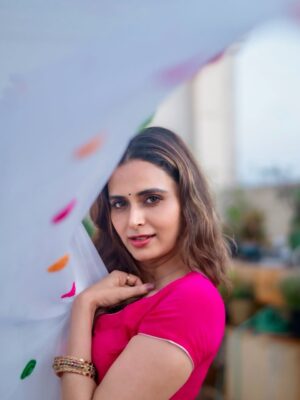Meenakshi Dixit Instagram - š©· Just š„³
šø @kcmstories.portraits
#meenakshidixit #InstaGood #InstaDaily #InstaMood #ExplorePage #PhotoOfTheDay #InstaVibes #InstaBeauty #ViralClicks #InstaTrend #TrendingNow