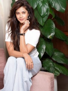 Actress Meera Chopra HD Photos and Wallpapers January 2026