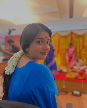 Meera Jasmine Instagram - Wearing the scent of jasmine like a memory that never fades💙🦋

📸 @georgy.jph 

#Chennai #FeelsLikeHome #OnwardsAndUpwards
