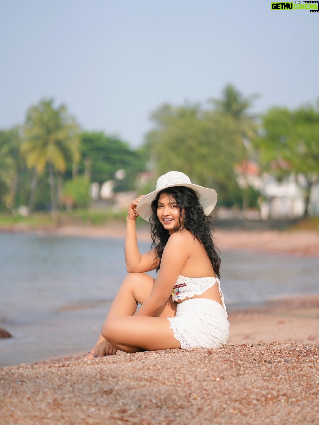 Meera Joshi - 1.5K Likes - ...
Clicked by: @mayur_gaonkar_photography
....
#beachvibes #beachphotography #beach #backlessdress #beachwear #beachgirl #beachbum #bikini #white #beachbody #meerajoshi #mj #model #posesforpictures #curlyhair #curls #curvygirl #curlyhairstyles #photoshoot #photooftheday #swimsuit #glam #glamour #glamlook #glamourmodel #meera #fingers #makeup #backless #back