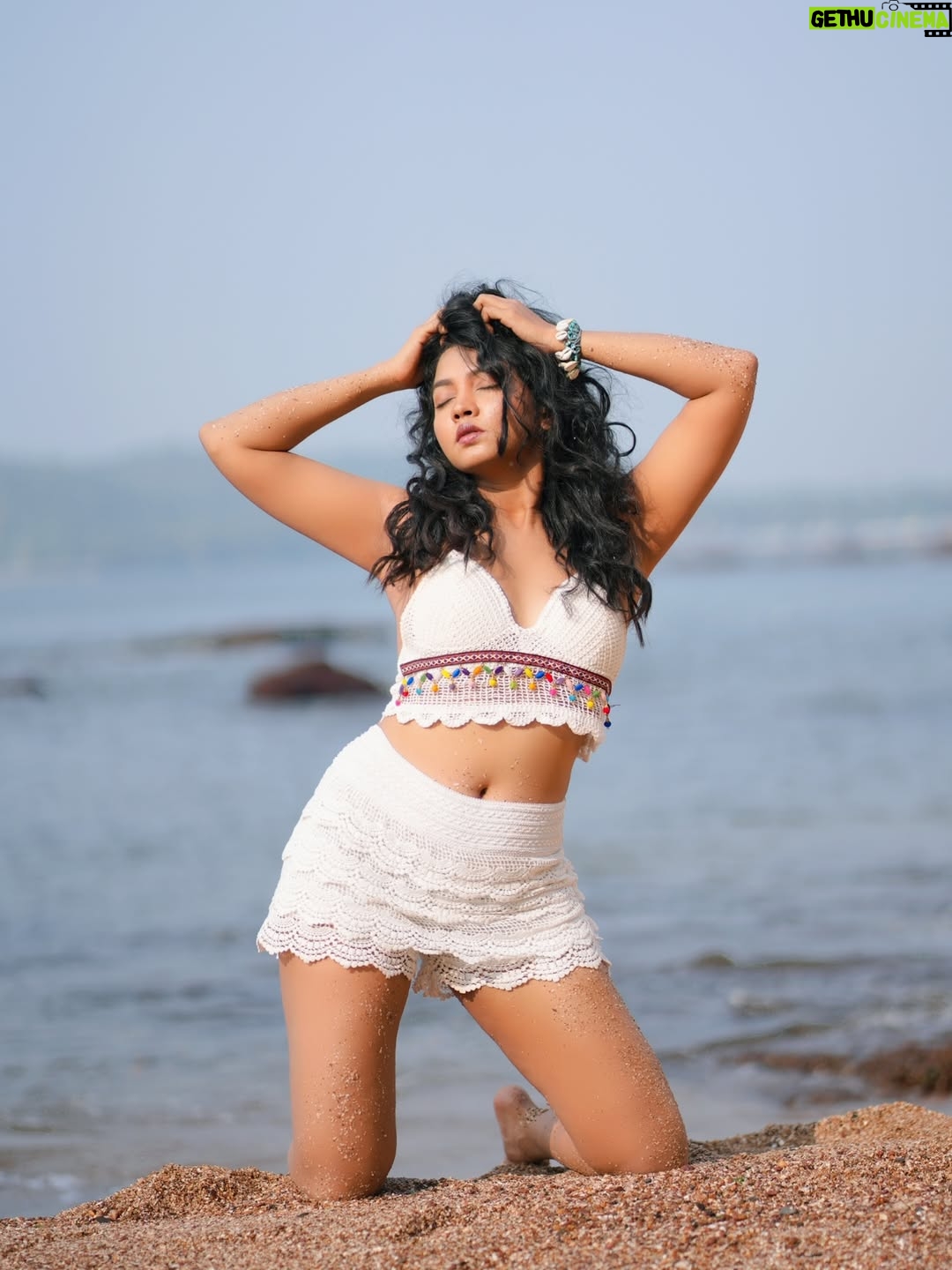 Meera Joshi - 1.5K Likes - ...
Clicked by: @mayur_gaonkar_photography
....
#beachvibes #beachphotography #beach #backlessdress #beachwear #beachgirl #beachbum #bikini #white #beachbody #meerajoshi #mj #model #posesforpictures #curlyhair #curls #curvygirl #curlyhairstyles #photoshoot #photooftheday #swimsuit #glam #glamour #glamlook #glamourmodel #meera #fingers #makeup #backless #back