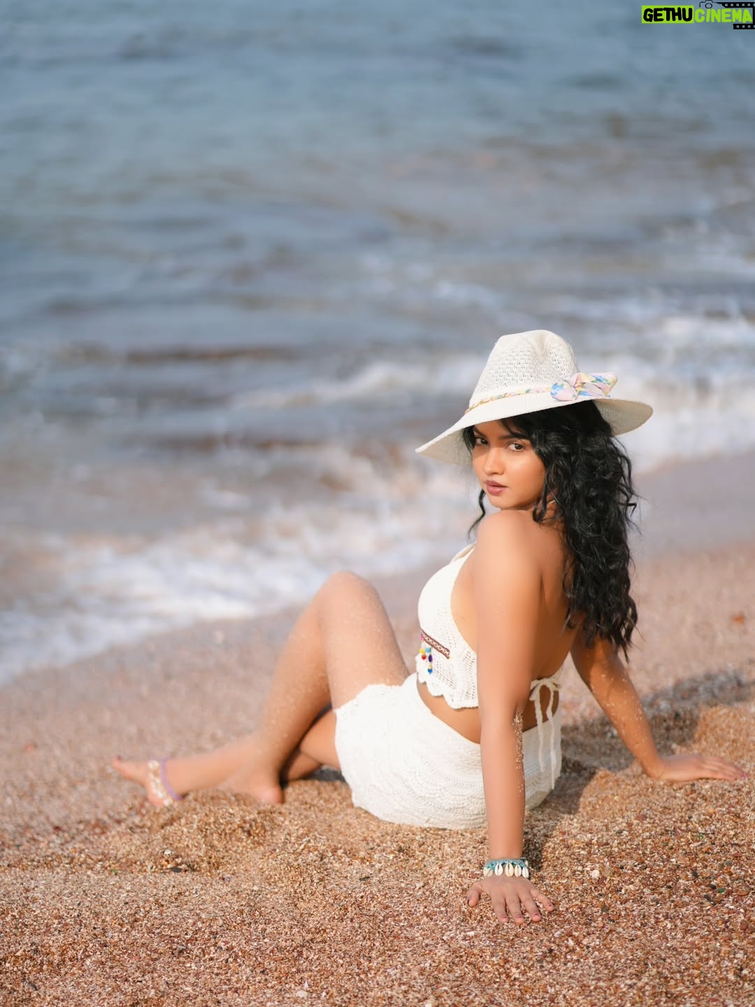 Meera Joshi - 1.5K Likes - ...
Clicked by: @mayur_gaonkar_photography
....
#beachvibes #beachphotography #beach #backlessdress #beachwear #beachgirl #beachbum #bikini #white #beachbody #meerajoshi #mj #model #posesforpictures #curlyhair #curls #curvygirl #curlyhairstyles #photoshoot #photooftheday #swimsuit #glam #glamour #glamlook #glamourmodel #meera #fingers #makeup #backless #back