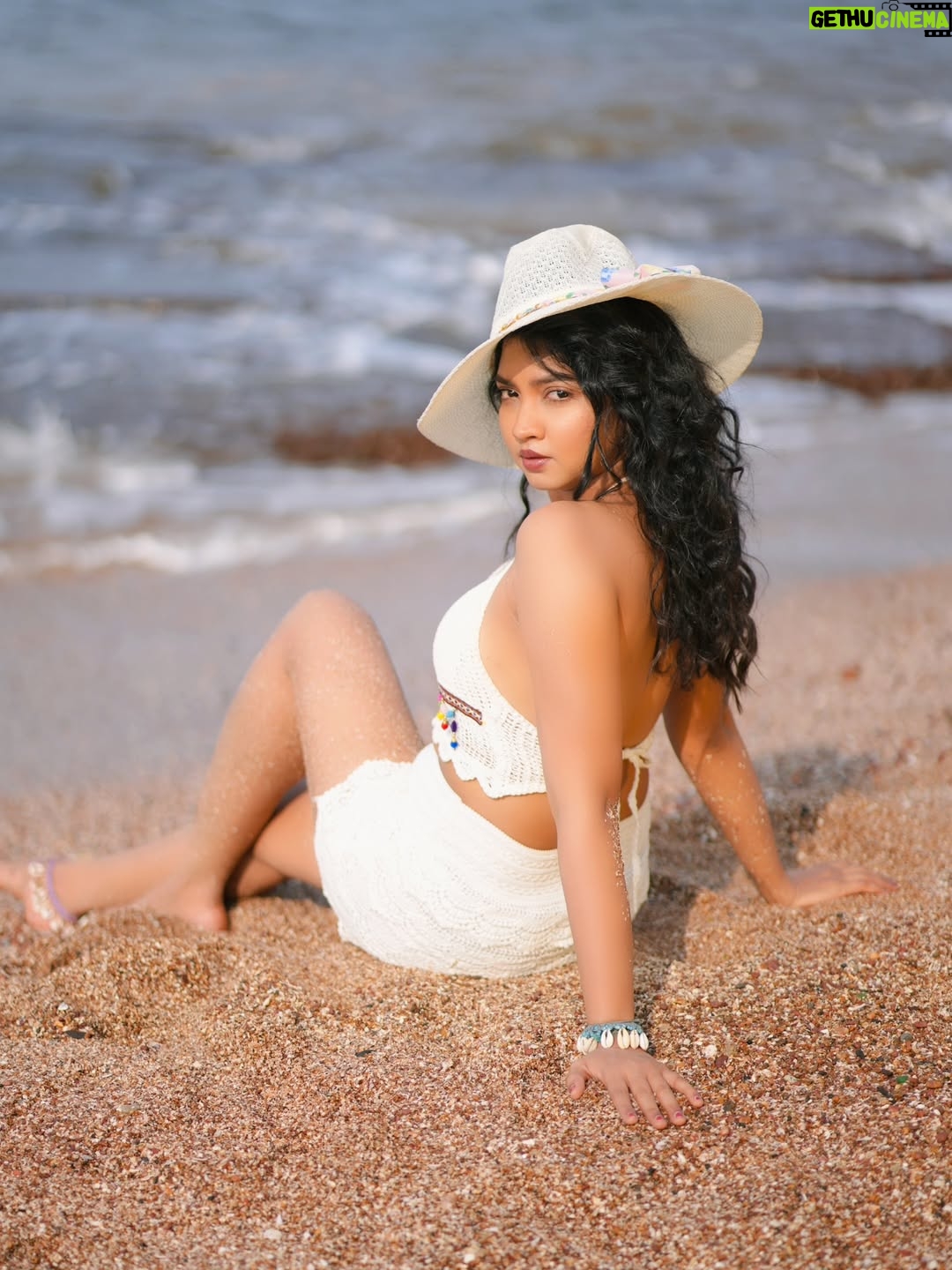 Meera Joshi - 1.5K Likes - ...
Clicked by: @mayur_gaonkar_photography
....
#beachvibes #beachphotography #beach #backlessdress #beachwear #beachgirl #beachbum #bikini #white #beachbody #meerajoshi #mj #model #posesforpictures #curlyhair #curls #curvygirl #curlyhairstyles #photoshoot #photooftheday #swimsuit #glam #glamour #glamlook #glamourmodel #meera #fingers #makeup #backless #back