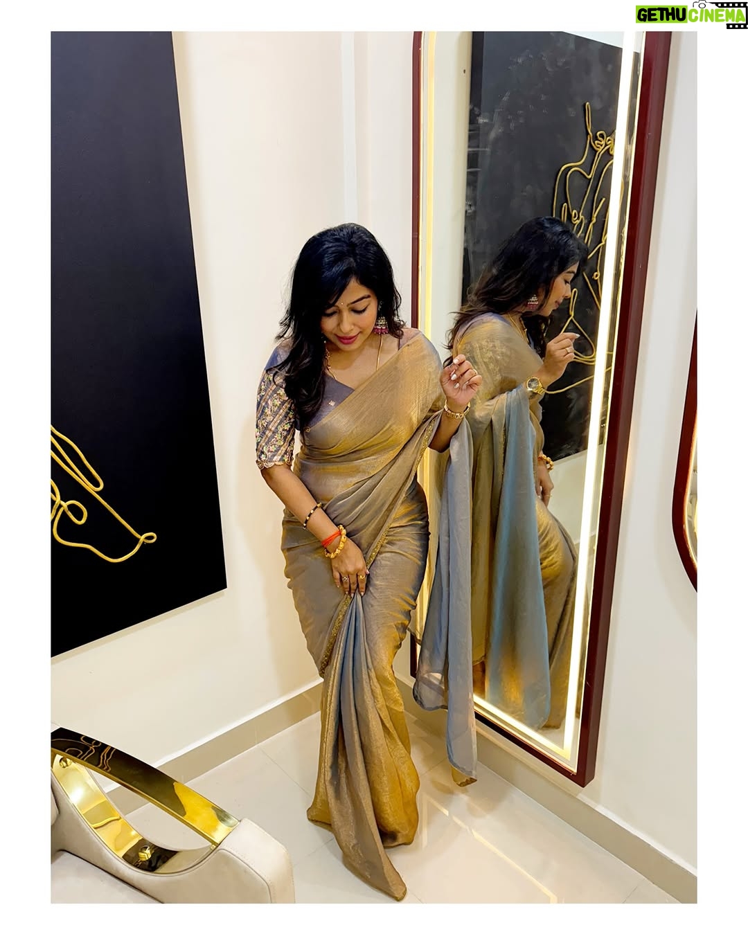 Meghashree - 2.3K Likes - 🧿🌸🧿
.
Blouse designer: @kalasa_by_shilpa 
Sarees: @devakinandan_collections