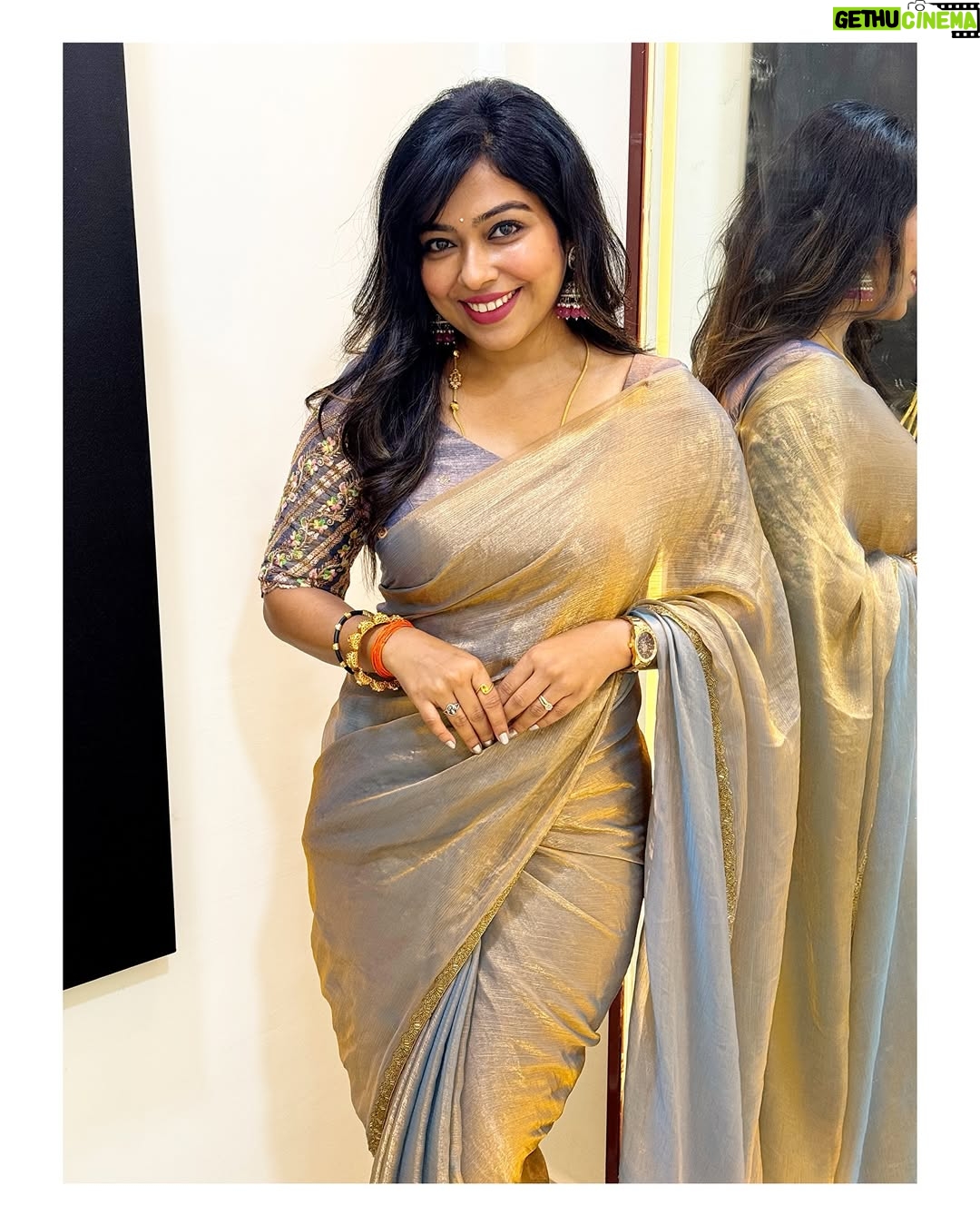 Meghashree - 2.3K Likes - 🧿🌸🧿
.
Blouse designer: @kalasa_by_shilpa 
Sarees: @devakinandan_collections