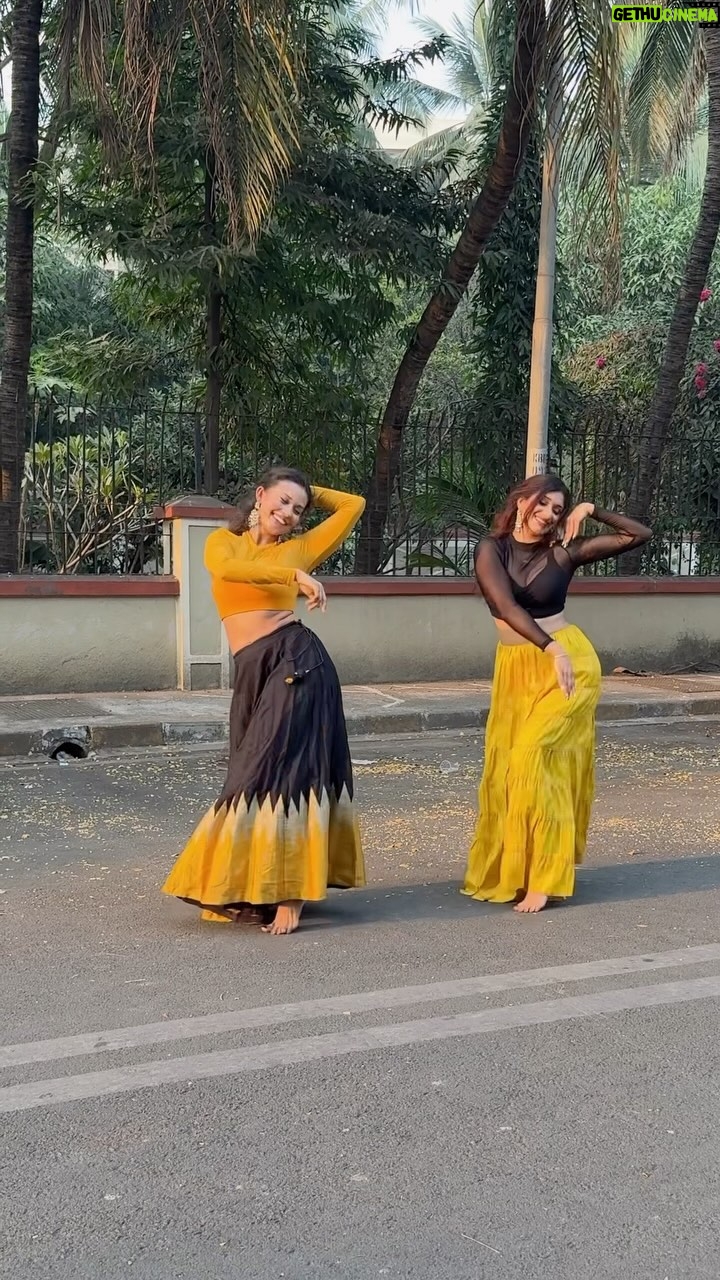 Meghna Chakraborty - 8.9K Likes - Ishq Hai ✨ 

Dancing with friends always hit different 🫶🏽

#ishqhai #mismatched #choreography