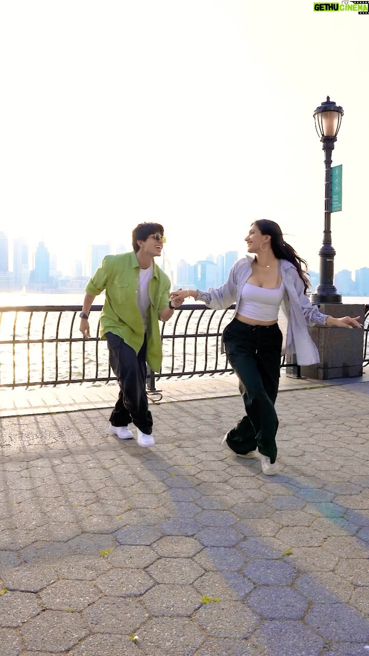 Meghna Chakraborty - 24.8K Likes - What a tuneee🕺🎶 so fun linking up in NYC!

Choreo: @aadilkhann 
Dancers: @aadilkhann @meghnac3 
Filmed by: @krutikasolankii 

#achchilagtiho #nyc #newyorkcity