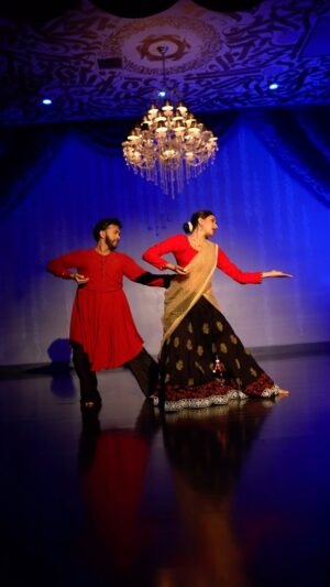 Meghna Chakraborty Instagram - Silsila Ye Chahat 🪔 Happy Diwali! Wishing you all warmth, joy & light ✨
-
Choreography: @rohitgijare
Dancers: @meghnac3 @rohitgijare
Videography: @redllama.media
-
@bhansaliproductions #diwali #dhanteras #dance #indian #losangeles