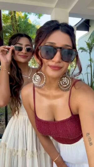 Meghna Chakraborty Instagram - Wedding in paradise vibesss🤍😌
💃🏼: @shiv.dances @meghnac3
🧠: donthurtemnia
.
.
.
#thailand #wedding #desi #paperplanes #dance