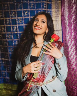 Meghna Chakraborty Instagram - @gulaab.la : this event is all about celebrating the CULTURE here in LA, and there’s no one better who represents all elements of culture than @meghnac3 

Her Tamil-Bangali heritage has influenced the authenticity she holds in telling stories through dance, films, and music videos. This filmmaker and dancer has choreographed for the @junoawards and @karanaujla ; she co-produced and co-directed the first ever Coachella documentary ‘Ascending’ - highlighting the 6 South Asian artists that redefined the festival experience; while also representing true indian dance forms on big stages like Netflix (for Never Have I Ever) and the Hollywood Bowl (for A.R. Rahman). 

come celebrate the culture with us
GULAAB.LA • FOUR DAYS AWAY
and almost sold out 🫡🌹tickets in bio

🌹🌹🌹🌹🌹🌹🌹🌹🌹🌹
📸: @flyingbeadphotography
studio: @PLZRstudios 
styled by: @b.khanfident
wearing: @rahdrip @rahshitonly
