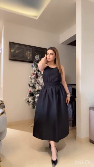 Mehak Dhillon Instagram - 🖤