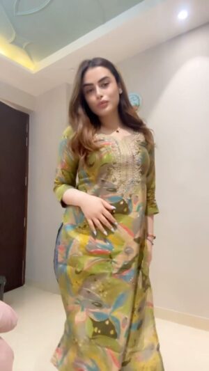 Mehak Dhillon Instagram - I am back 💚
