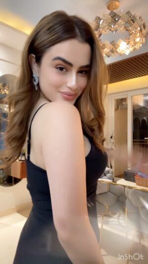 Mehak Dhillon Instagram - 🖤