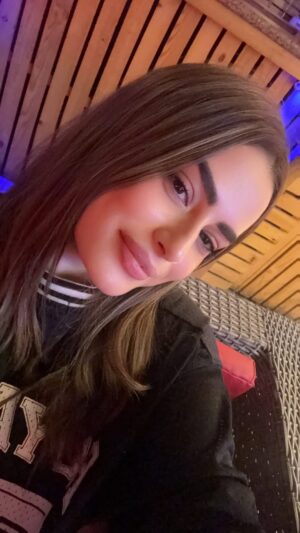 Mehak Dhillon Instagram - Day 5🙈🙈let’s do it ✨