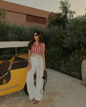 Meher Taluja Instagram - 🚕🍂✨