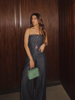 Meher Taluja Instagram - mid-week shenanigans💙
.
.
( Comment LINK & I’ll share the outfit details with you)