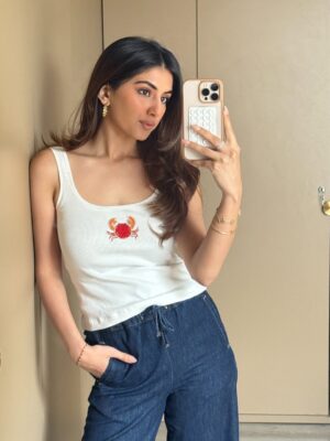 Meher Taluja Instagram - mirror selfies that made it to my stories but deserved to be on the feed 🤳🏻