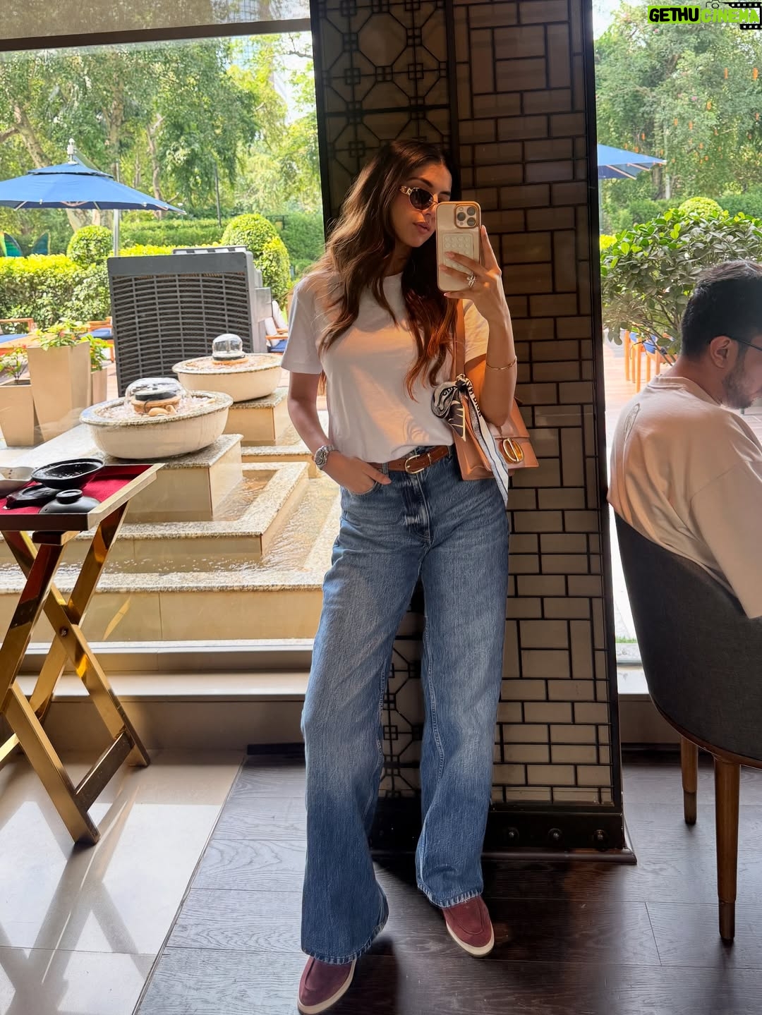 Meher Taluja - 3K Likes - mirror selfies that made it to my stories but deserved to be on the feed 🤳🏻