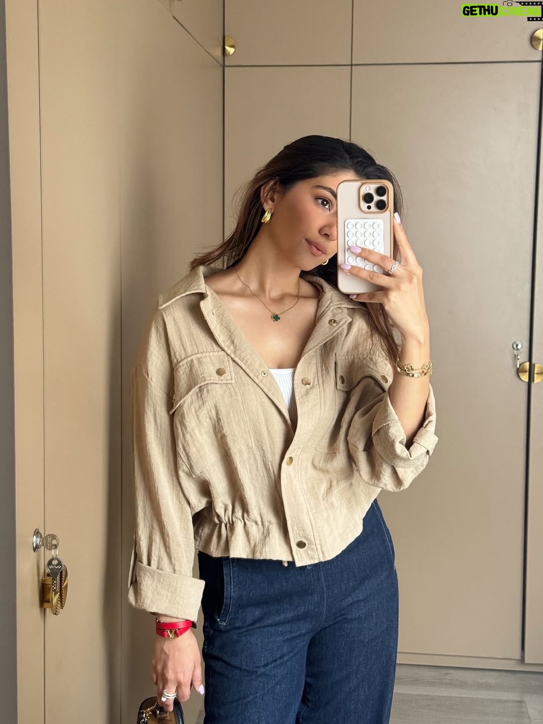 Meher Taluja - 3K Likes - mirror selfies that made it to my stories but deserved to be on the feed 🤳🏻