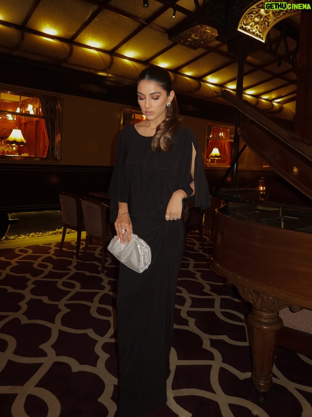Meher Taluja - 1.8K Likes - Nothing that a sexy black can’t fix🖤

Day 1 at ICW in @sesaaofficial ✨

Glam : by yours truly @studiomehertaluja