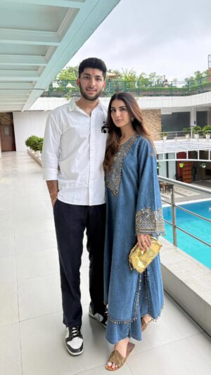 Meher Taluja Instagram - Denim on denim - but desi💙

Wearing : @shopmulmul 
Bag : @ruya_london