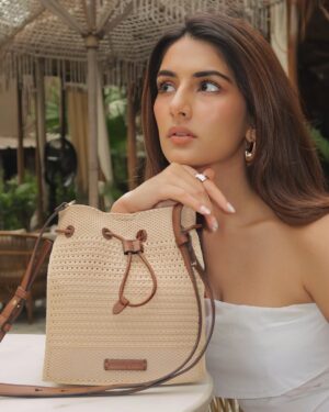 Meher Taluja Instagram - Just me, a slow afternoon, and my favorite summer carryall from @charleskeithofficial 🌿

#SummersCalling #CharlesKeith_IN