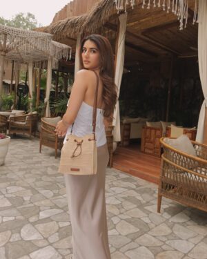 Meher Taluja Instagram - Just me, a slow afternoon, and my favorite summer carryall from @charleskeithofficial 🌿

#SummersCalling #CharlesKeith_IN