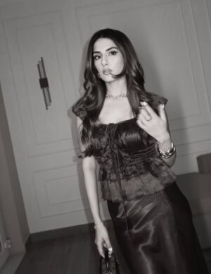 Meher Taluja Instagram - 🤎✨