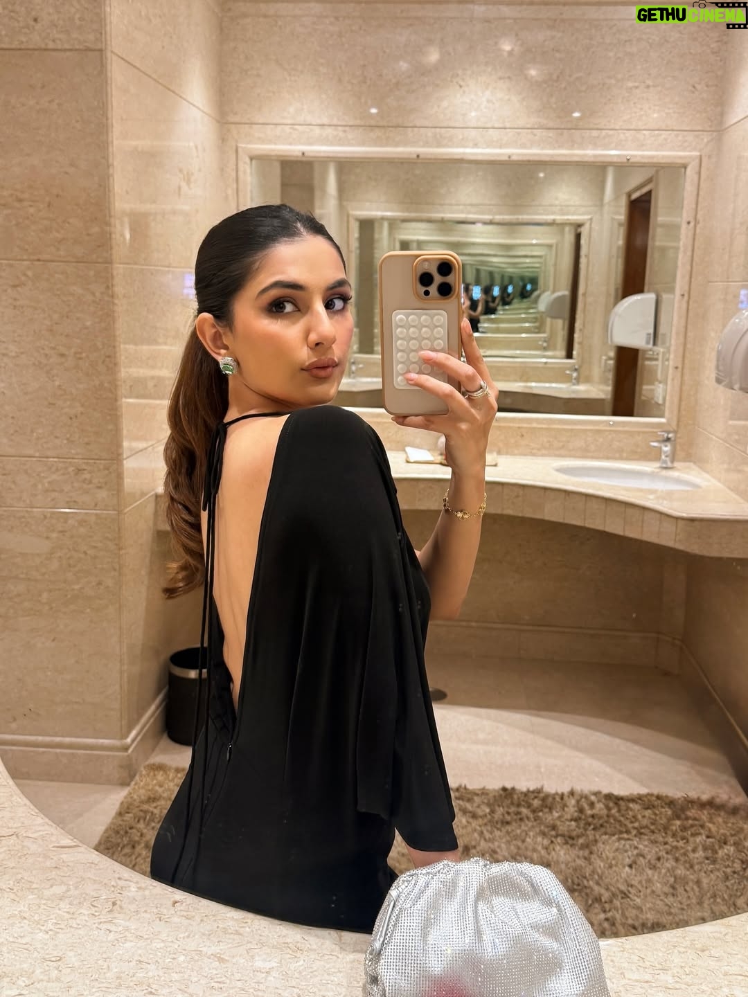 Meher Taluja - 1.8K Likes - Nothing that a sexy black can’t fix🖤

Day 1 at ICW in @sesaaofficial ✨

Glam : by yours truly @studiomehertaluja