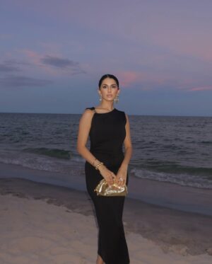 Meher Taluja Instagram - chasing sunsets🌅

glam : by yours truly @studiomehertaluja 
dress : @zara 
bag : @ruya_london 
earrings : @shopeurumme