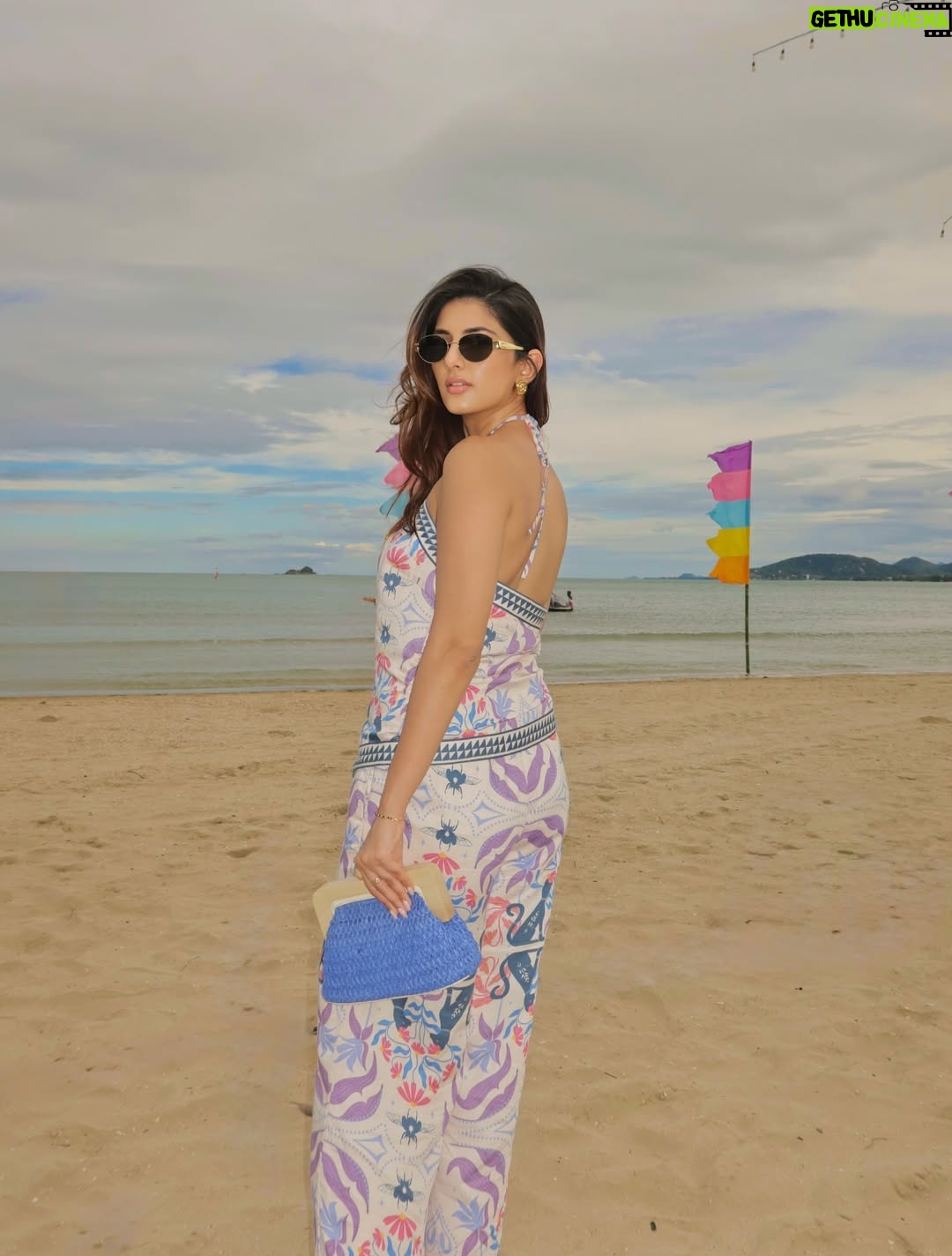 Meher Taluja - 1.9K Likes - Forever an island girly☀️🌊⛱️

wearing : @wear.rae