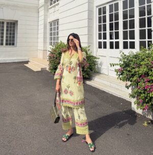 Meher Taluja Instagram - Monday energy 💐🌺

Wearing : @tashaindiaofficial