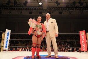 Meiko Satomura Instagram - 今日、引退試合を見届けてくださった皆様、ありがとうございました。
30年間で出会ったたくさんの方に囲まれてリングを降りられたこと、本当に幸せです。
プロレスの新時代をさらに素晴らしいものにするために、今以上に人生懸けます‼️
ありがとうございました。
2025.4.29 #後楽園ホール
#SENJO  # #SATOMURAfinal #里村明衣子
