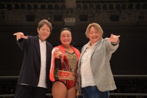 Meiko Satomura Instagram - 今日、引退試合を見届けてくださった皆様、ありがとうございました。
30年間で出会ったたくさんの方に囲まれてリングを降りられたこと、本当に幸せです。
プロレスの新時代をさらに素晴らしいものにするために、今以上に人生懸けます‼️
ありがとうございました。
2025.4.29 #後楽園ホール
#SENJO  # #SATOMURAfinal #里村明衣子