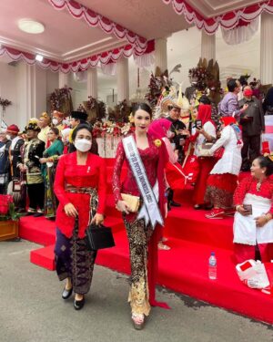 Melanie Berentz Instagram - Dirgahayu Republik Indonesia ke-77 🇮🇩
“Pulih lebih cepat, bangkit lebih kuat”

Kebaya @intanavantie.inav
Clutch @tiamo_clutch 

@putri_k_wardani209 
@djojonegorowardiman 
@kusumadewisutanto 
@anjani_kusuma 
@angkasamega 
@mustikaratuind
@mustikaratuentertainment 

#YayasanPuteriIndonesia
#puteriIndonesiaBanggaBuatanIndonesia
#MustikaRatu
#PuteriIndonesia2022
#EverydayHero
#BeYouTillFull