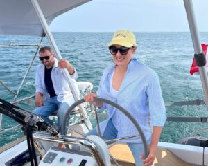 Mélanie Joly Instagram - Comme plusieurs Canadiens, j’ai choisi de passer mes vacances ici, chez nous, au Canada — dans l’un des joyaux de notre territoire, les Îles-de-la-Madeleine, au Québec. 

Ce lieu unique, façonné par les falaises de grès gris, la mer et l’accueil chaleureux des Madelinots, rassemble des familles de toutes les provinces et des visiteurs de mille et un lieux. 

Je reviens ressourcée, profondément reconnaissante de la richesse naturelle de notre pays et de l’hospitalité qui nous unit. Le Canada est vaste, beau et généreux — et il mérite d’être célébré, protégé et partagé.

—

Like many Canadians, I’ve chosen to spend my vacation here at home in Canada - in one of the jewels of our country, the Magdalen Islands in Quebec.

This unique place, shaped by grey sandstone cliffs, the sea and the warm welcome of the Magdalen Islanders, brings together families from every province and visitors from all walks of life.

I return refreshed, deeply grateful for the natural wealth of our country and the hospitality that unites us. Canada is vast, beautiful and generous - and deserves to be celebrated, protected and shared.

📷 : Annie Paquin @anniepaquinphotographe - première et dernière photos.