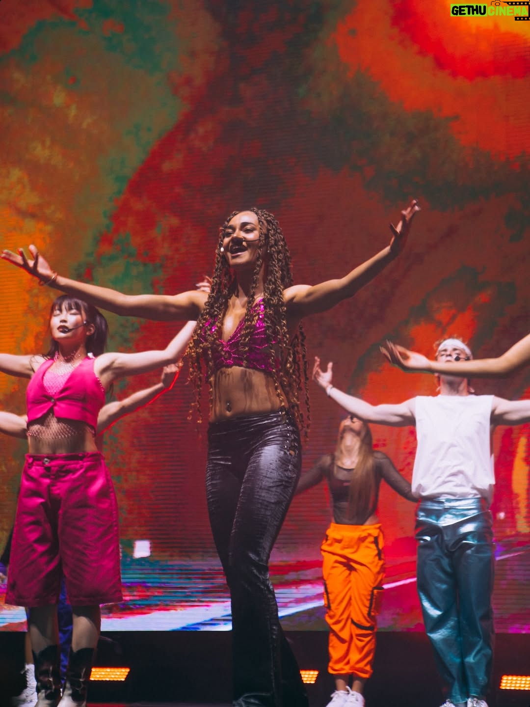 Mélanie Thomas - 41.6K Likes - MÉLANIE IS OFFICIALLY JOINING US ON TOUR! 🇧🇷🇵🇹

SURPRISE ! 🇨🇮 You guys know me and my surprises 💁🏽‍♀️ 

It’s Official now I am joining my Now United family for the Now or Never tour, cannot wait to see you all ~ your honey 🤍✨